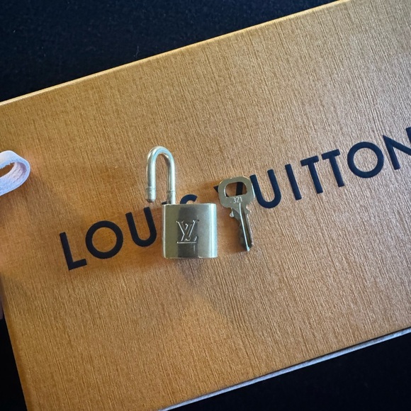 Louis Vuitton vintage lock and key set makes a beautiful gift comes with charm - Picture 5 of 10